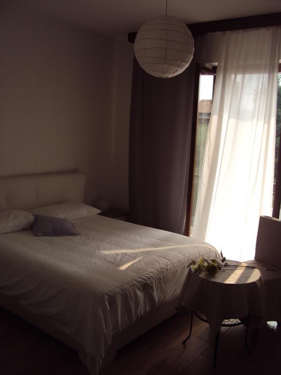 B&B Rosa Del Garda Lazise Szoba fotó