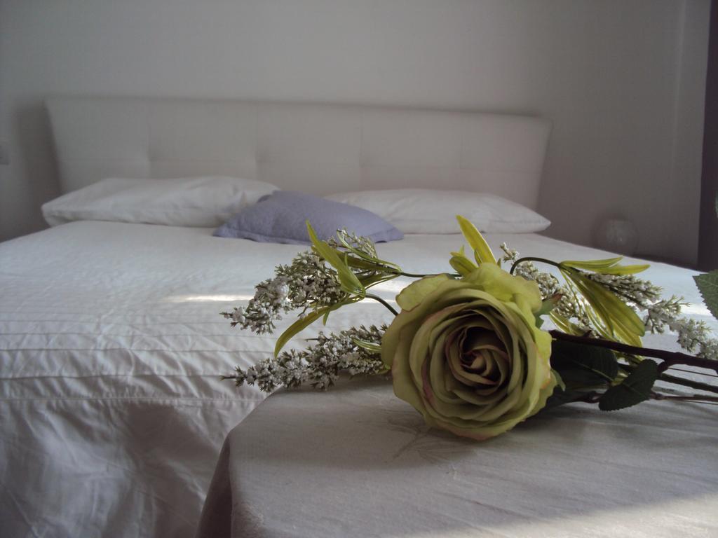 B&B Rosa Del Garda Lazise Szoba fotó