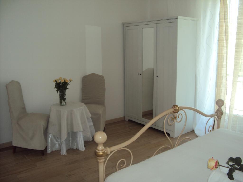 B&B Rosa Del Garda Lazise Szoba fotó